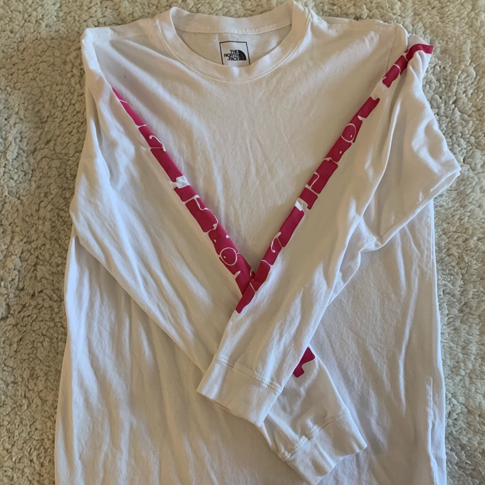 White north face long sleeve T-shirt